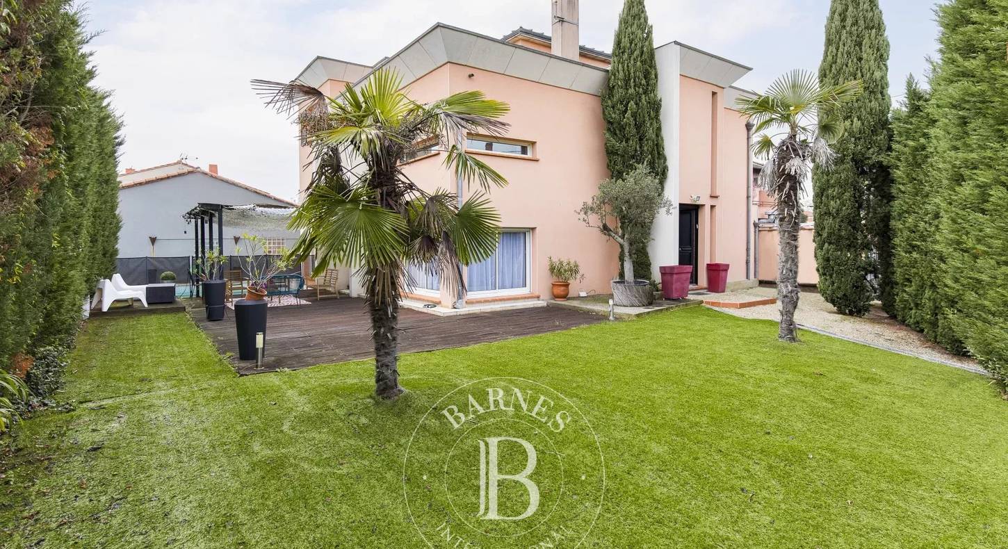 Show - BARNES Agency, luxury real estate in Toulouse