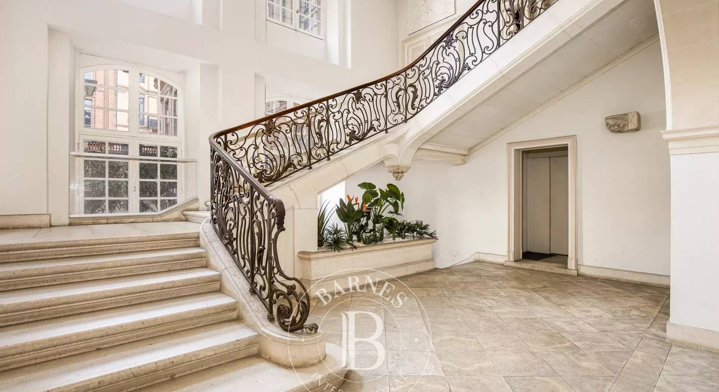 Show - BARNES Agency, luxury real estate in Toulouse