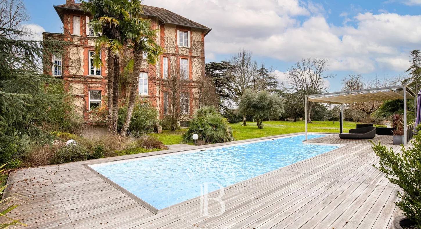Show - BARNES Agency, luxury real estate in Toulouse