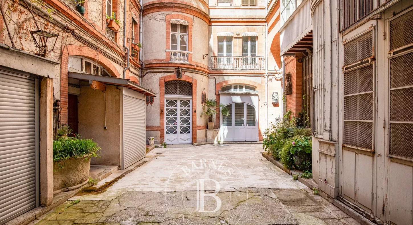 Show - BARNES Agency, luxury real estate in Toulouse