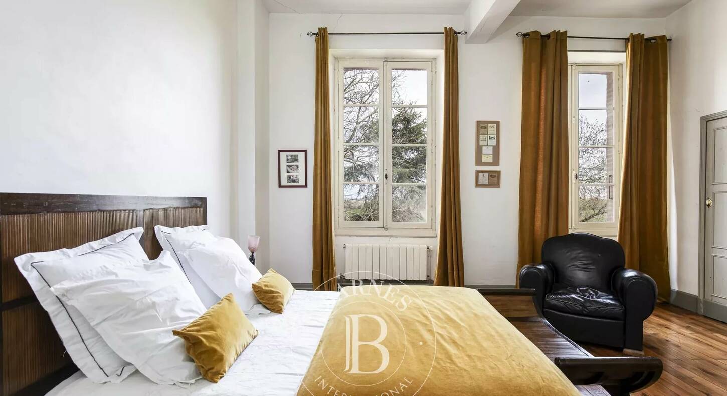 Show - BARNES Agency, luxury real estate in Toulouse