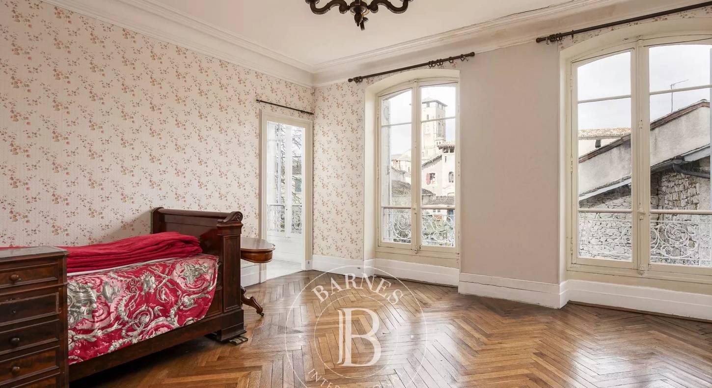 Show - BARNES Agency, luxury real estate in Toulouse