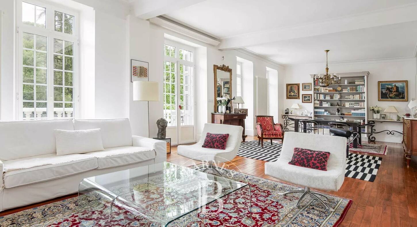 Show - BARNES Agency, luxury real estate in Toulouse