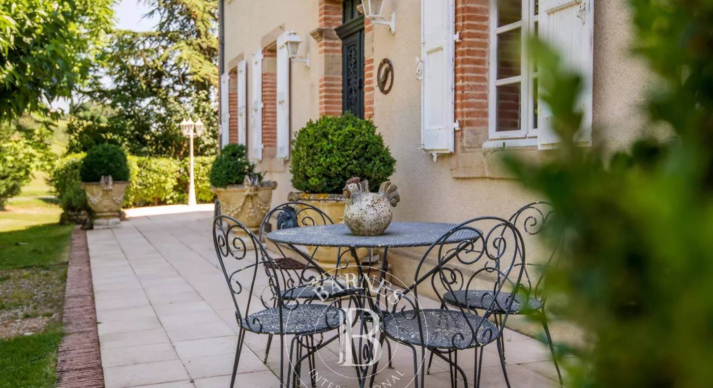 Show - BARNES Agency, luxury real estate in Toulouse