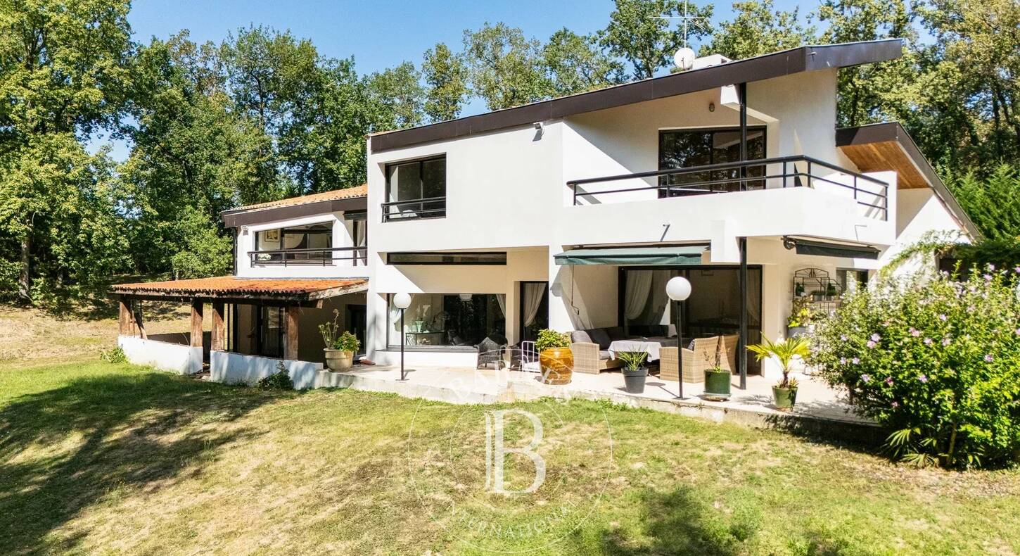 Show - BARNES Agency, luxury real estate in Toulouse