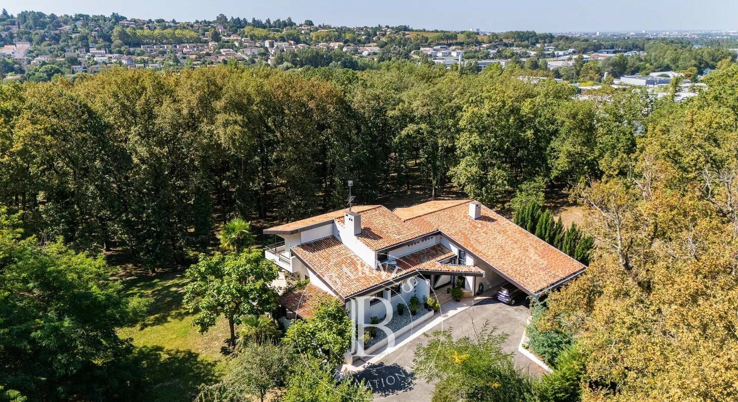 Show - BARNES Agency, luxury real estate in Toulouse