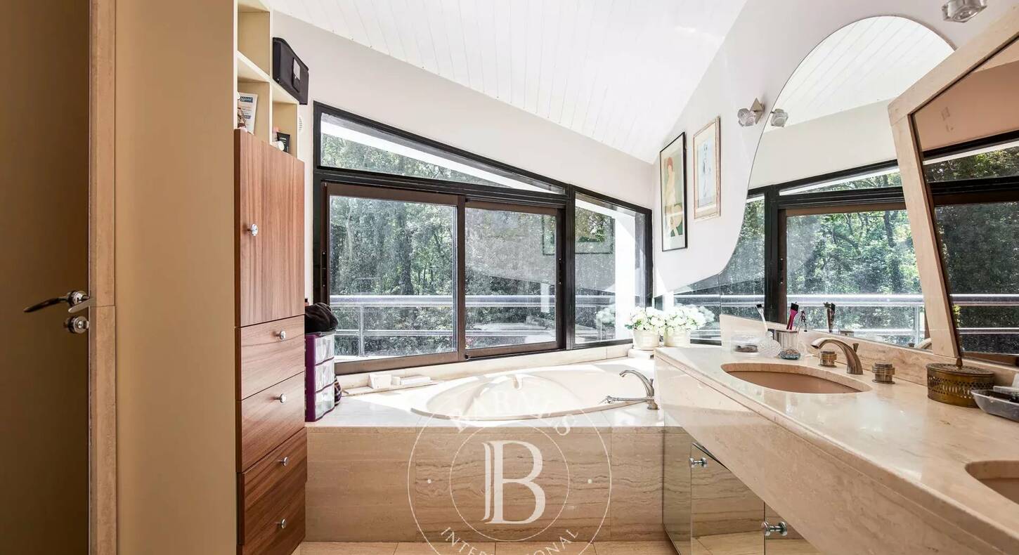Show - BARNES Agency, luxury real estate in Toulouse