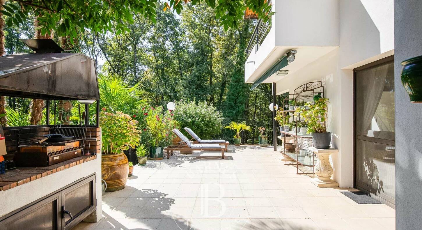 Show - BARNES Agency, luxury real estate in Toulouse