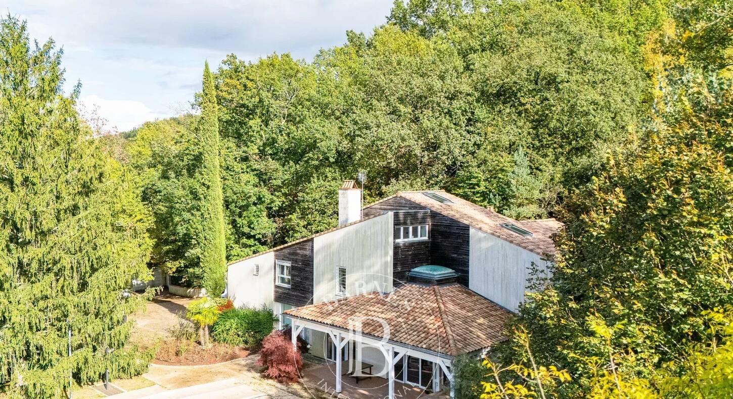 Show - BARNES Agency, luxury real estate in Toulouse