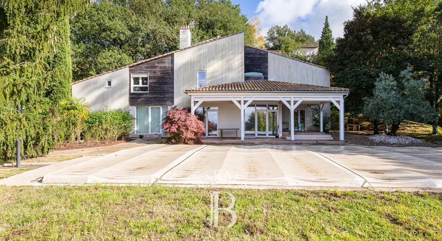 Show - BARNES Agency, luxury real estate in Toulouse