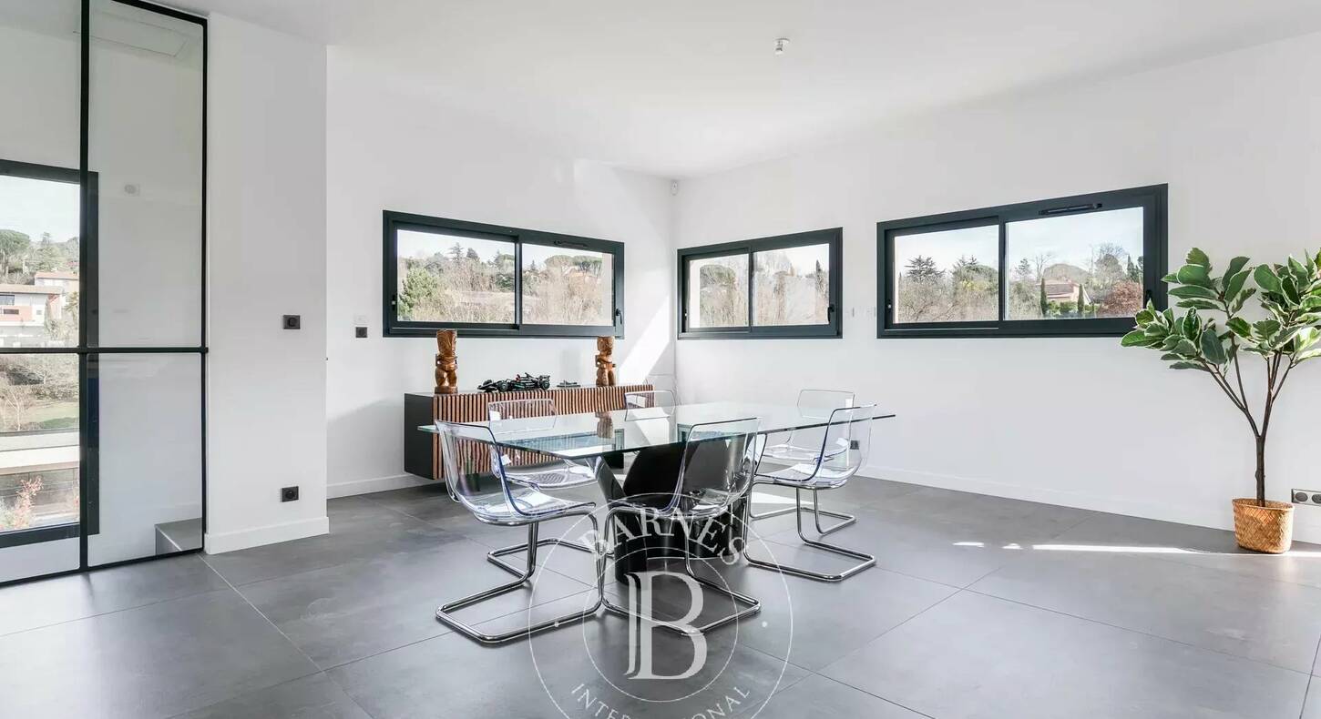 Show - BARNES Agency, luxury real estate in Toulouse