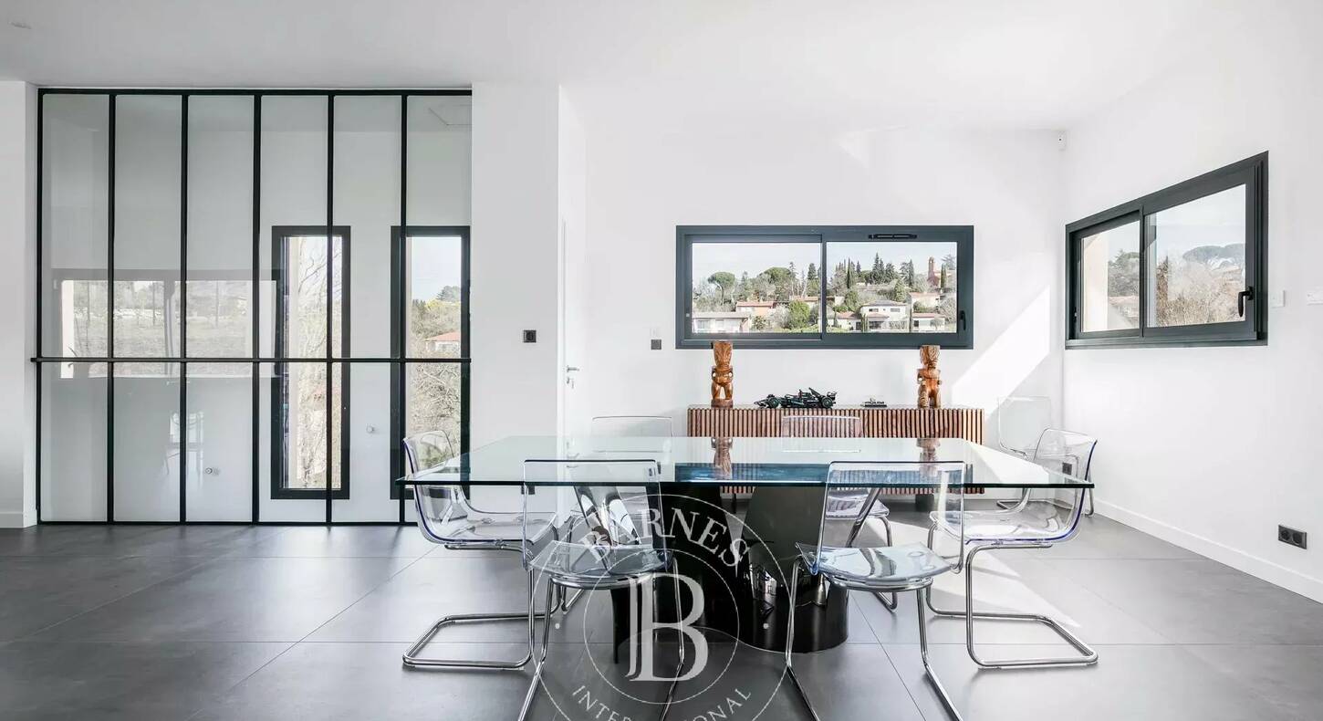 Show - BARNES Agency, luxury real estate in Toulouse