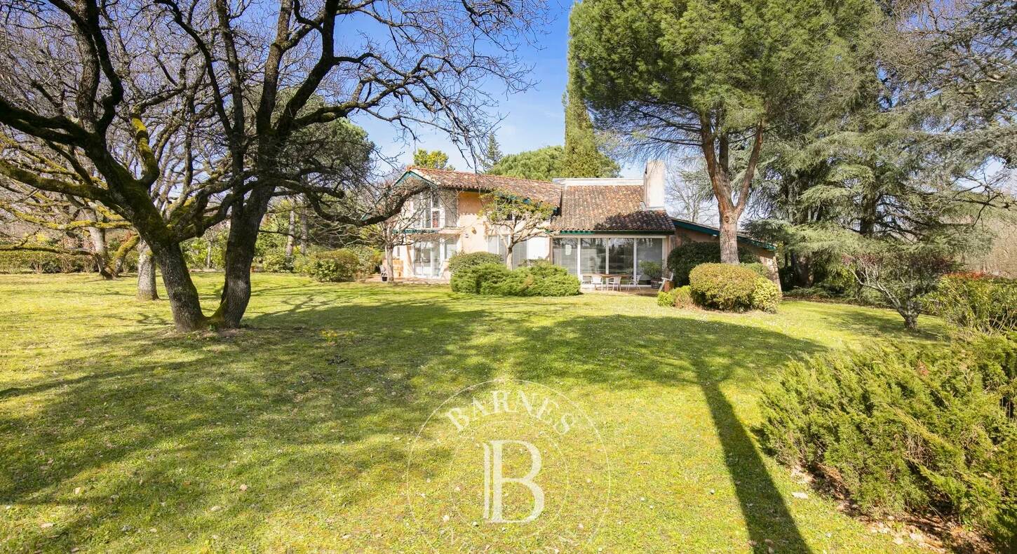Show - BARNES Agency, luxury real estate in Toulouse