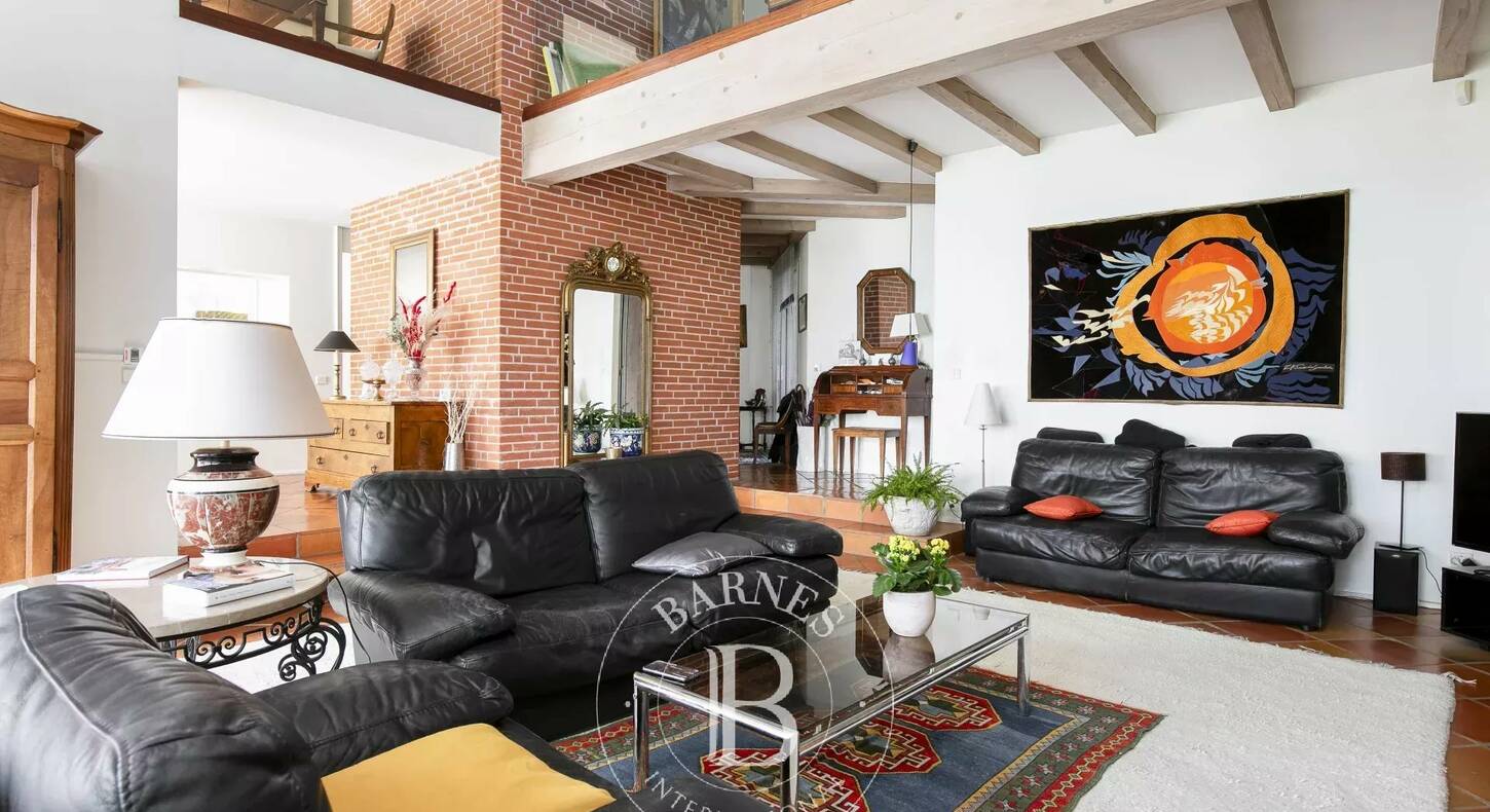 Show - BARNES Agency, luxury real estate in Toulouse