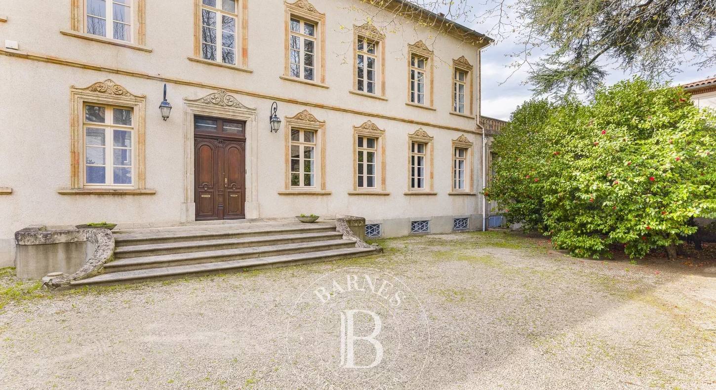 Show - BARNES Agency, luxury real estate in Toulouse