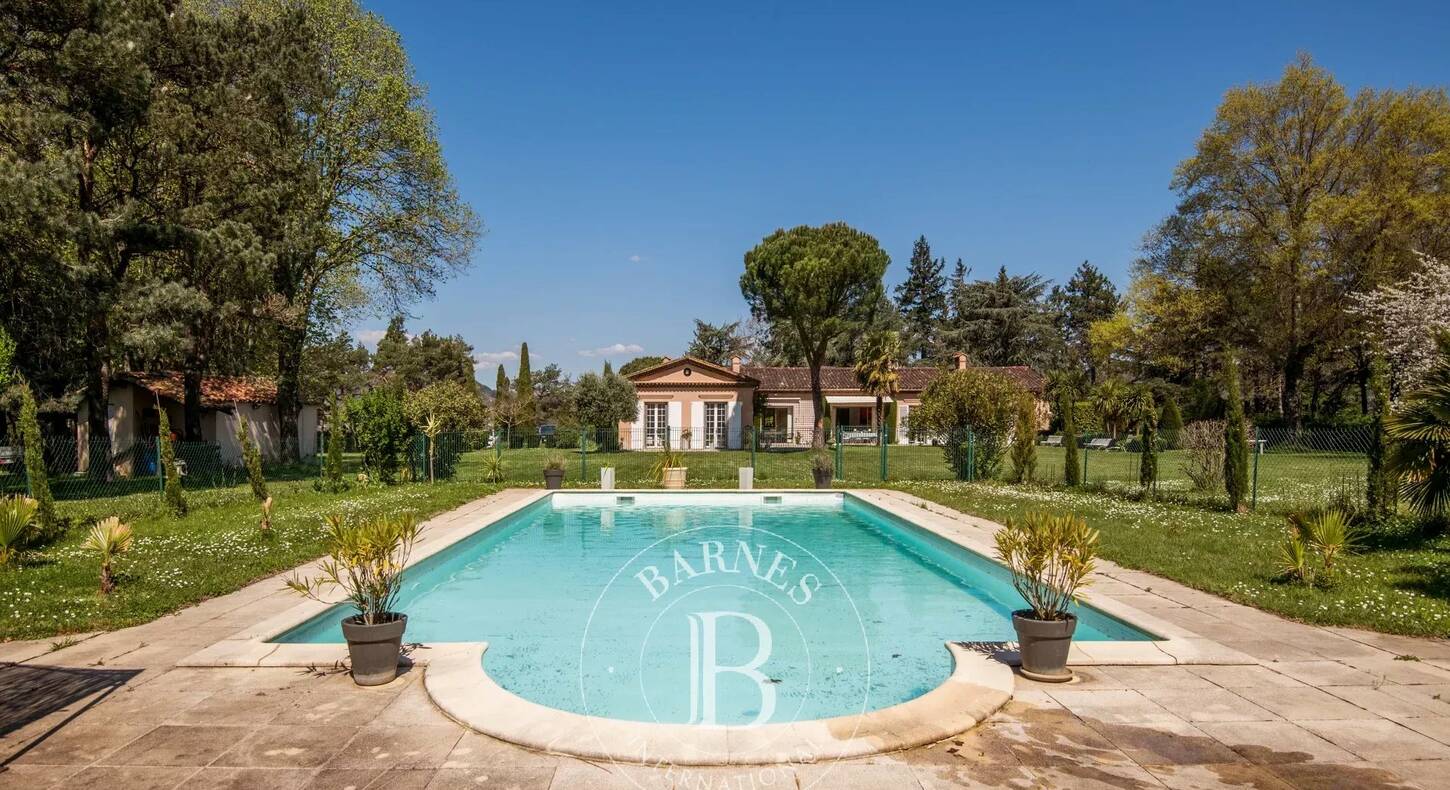 Show - BARNES Toulouse - Immobilier de luxe, appartements et maisons de prestige à Toulouse