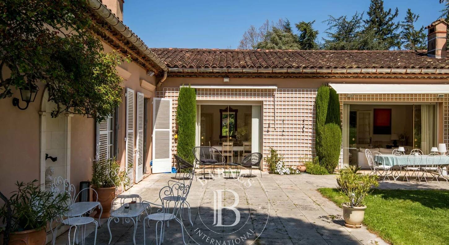 Show - BARNES Toulouse - Immobilier de luxe, appartements et maisons de prestige à Toulouse