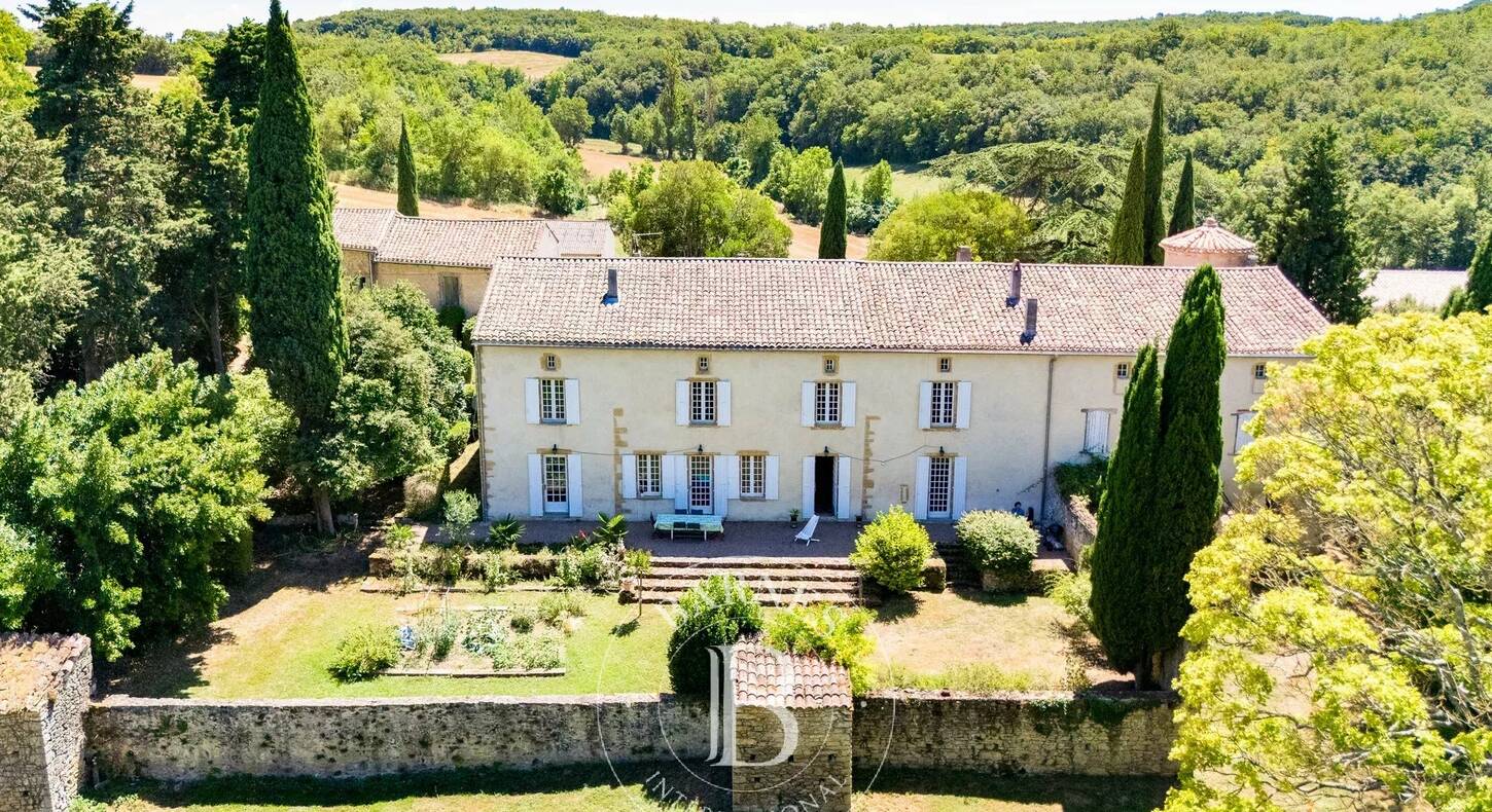 Show - BARNES Agency, luxury real estate in Toulouse