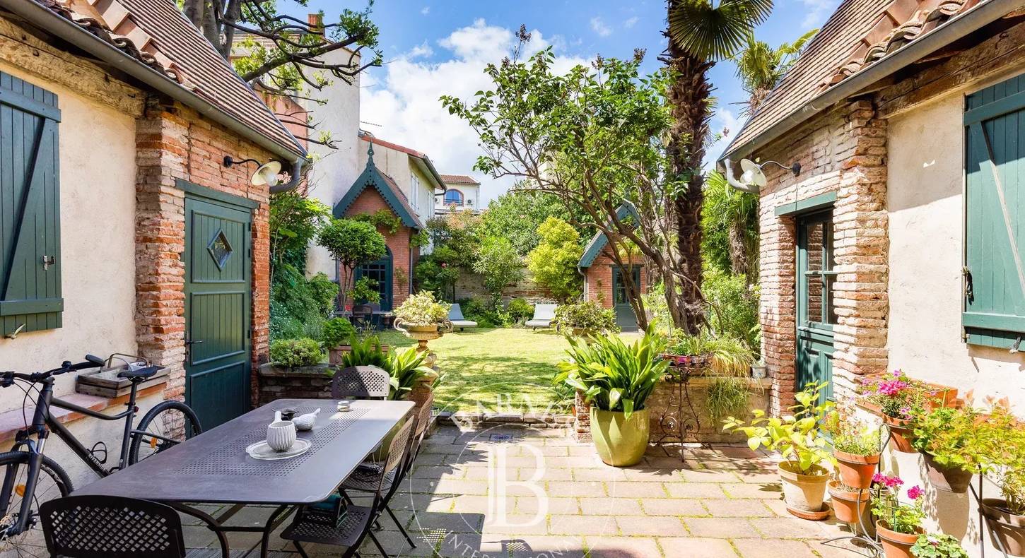 Show - BARNES Agency, luxury real estate in Toulouse