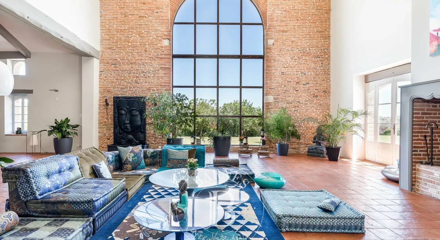 Show - BARNES Agency, luxury real estate in Toulouse