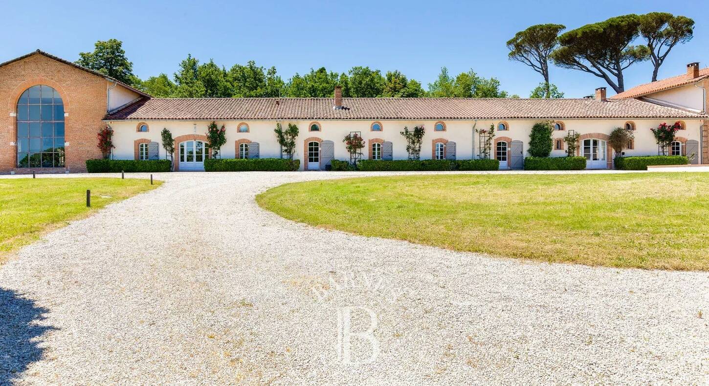 Show - BARNES Agency, luxury real estate in Toulouse