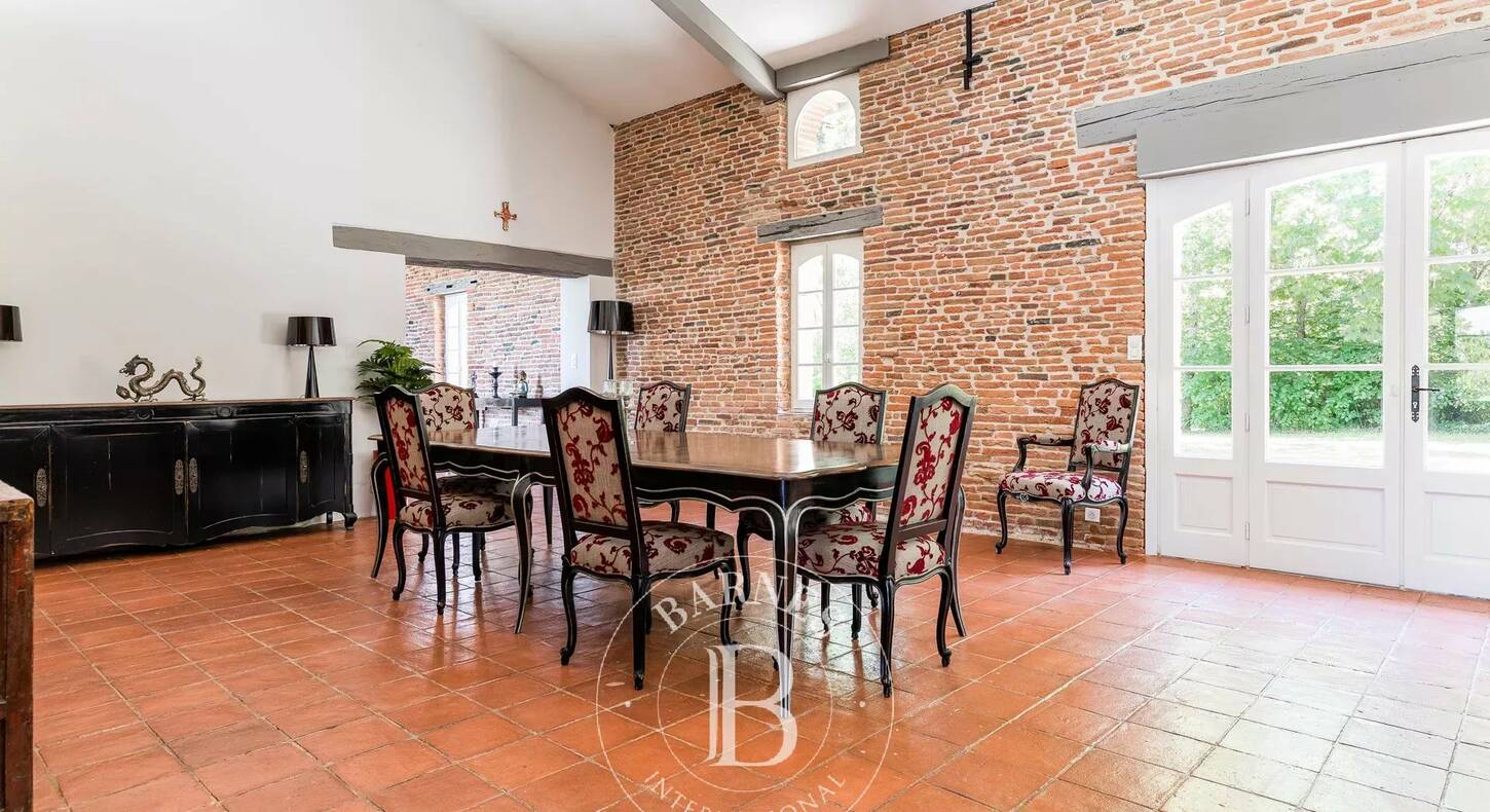 Show - BARNES Agency, luxury real estate in Toulouse