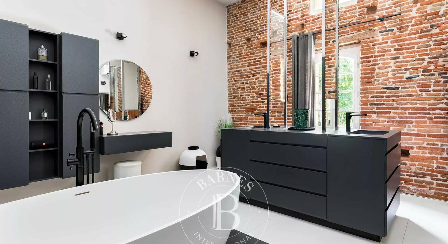 Show - BARNES Agency, luxury real estate in Toulouse