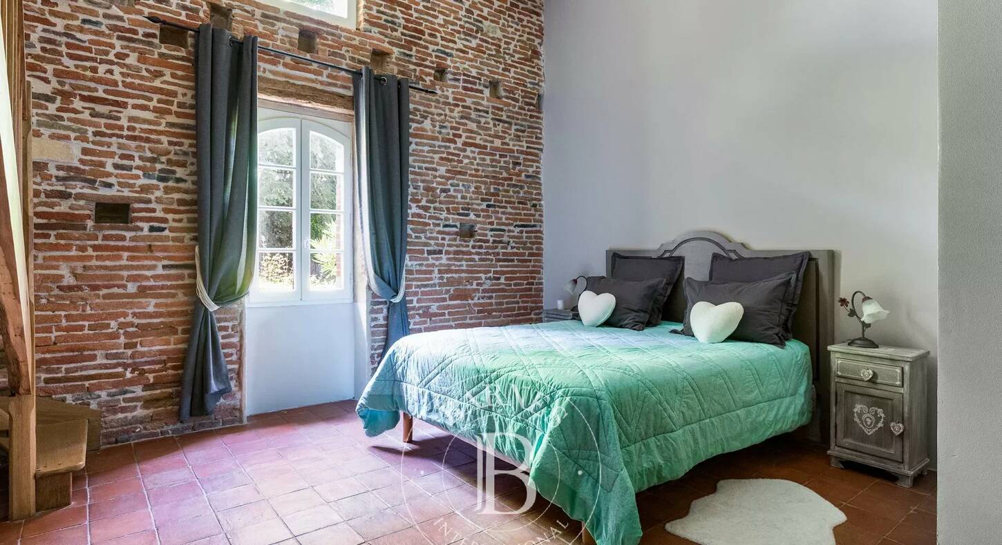 Show - BARNES Agency, luxury real estate in Toulouse