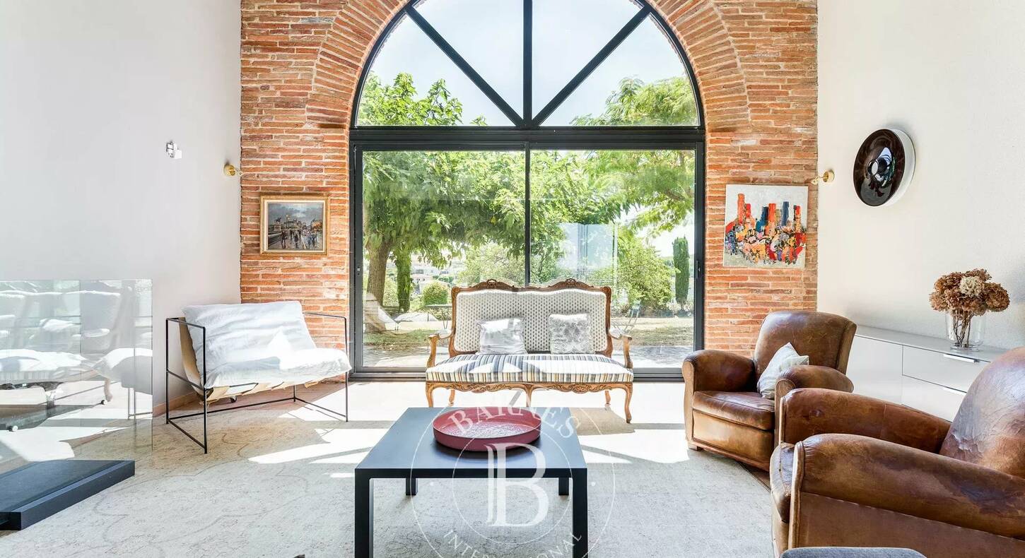 Show - BARNES Agency, luxury real estate in Toulouse