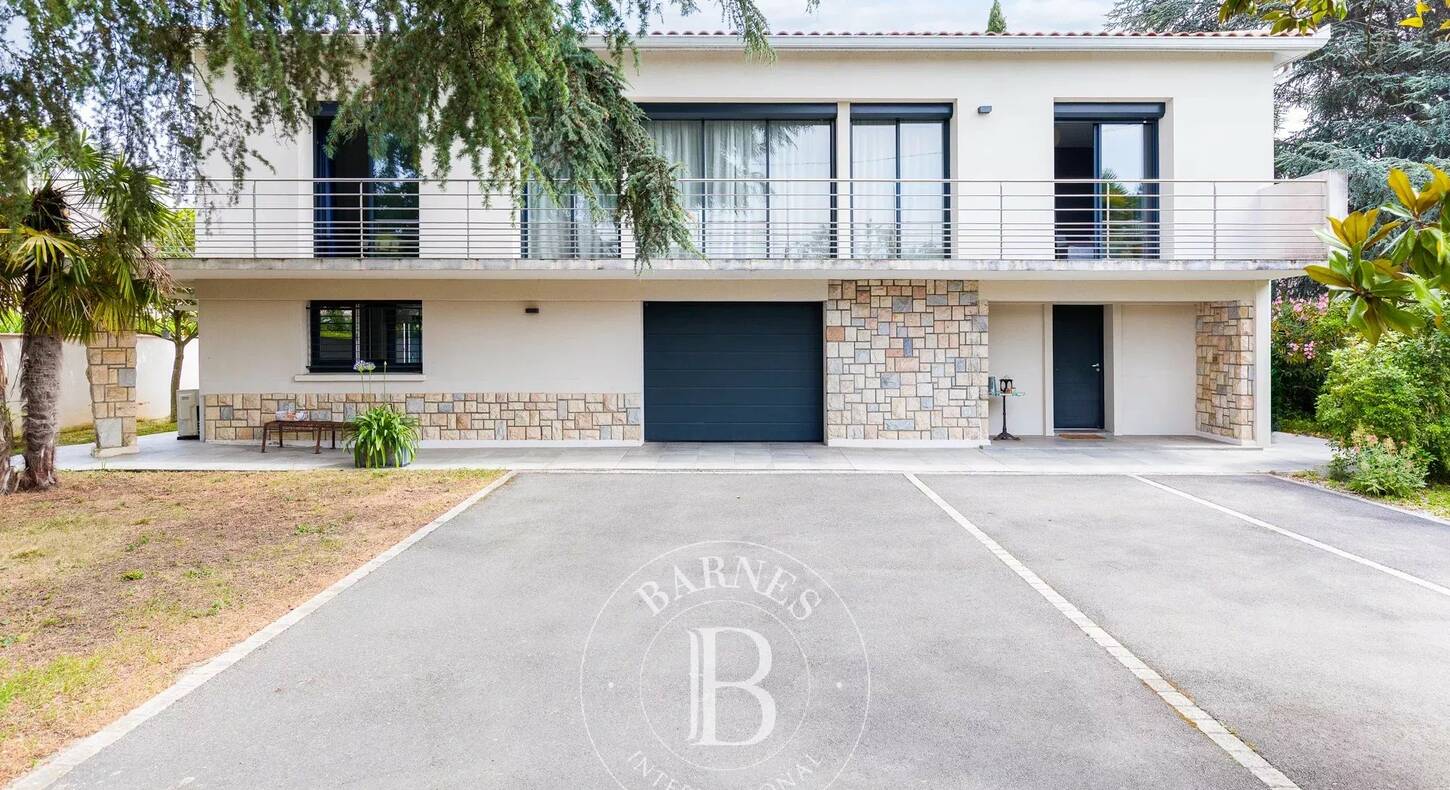 Show - BARNES Toulouse - Immobilier de luxe, appartements et maisons de prestige à Toulouse