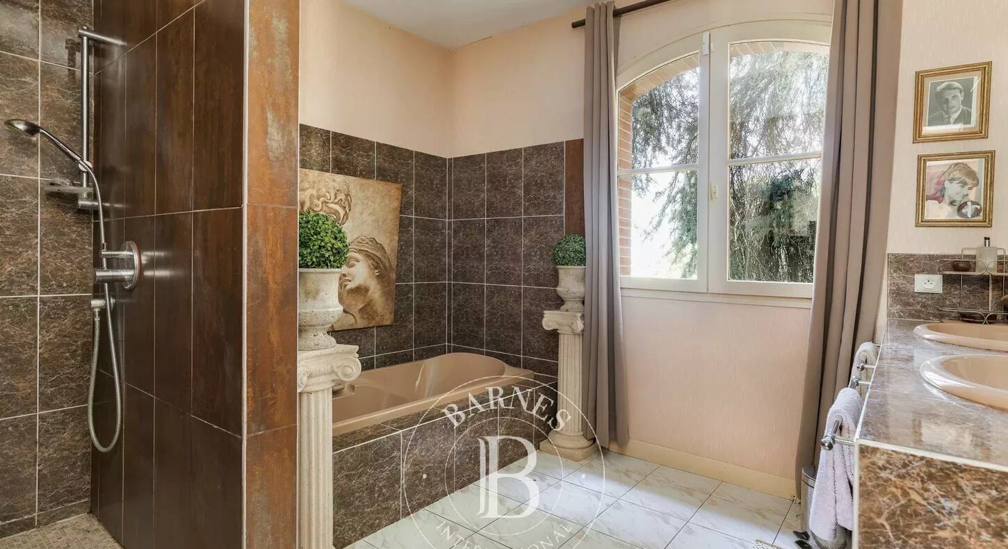 Show - BARNES Agency, luxury real estate in Toulouse