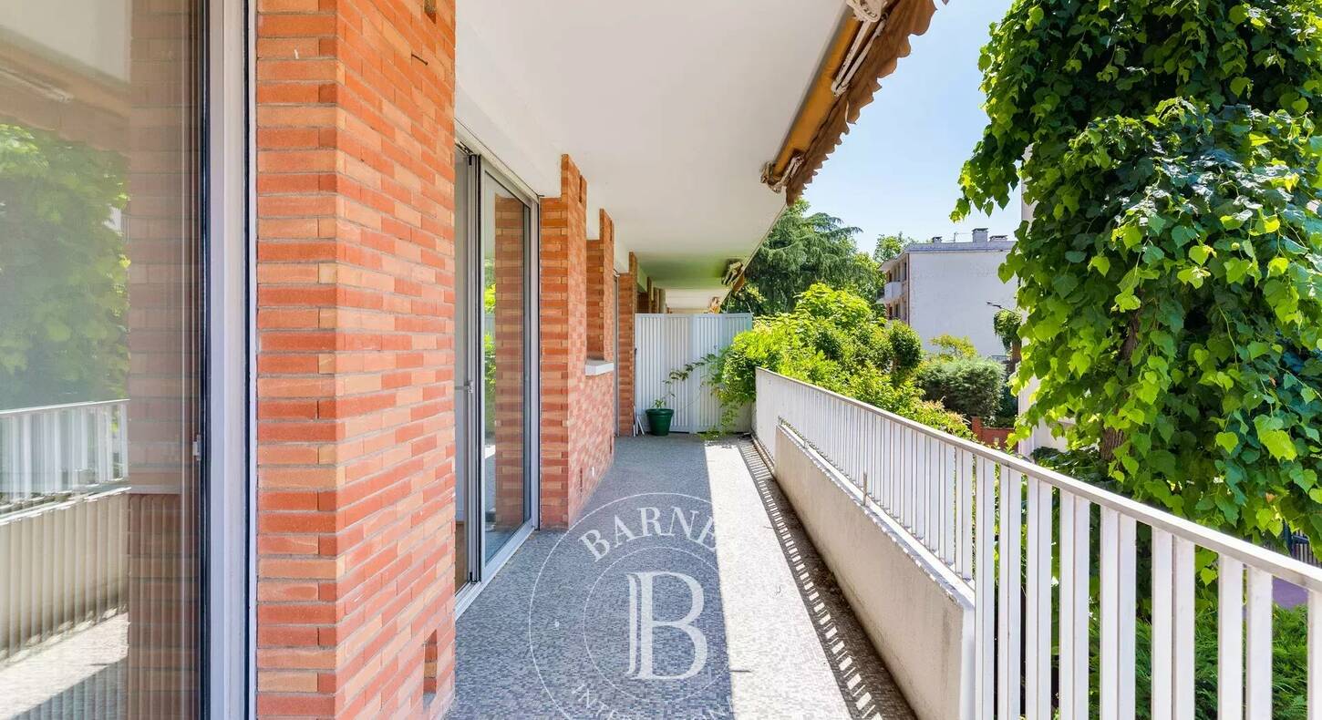 Show - BARNES Agency, luxury real estate in Toulouse