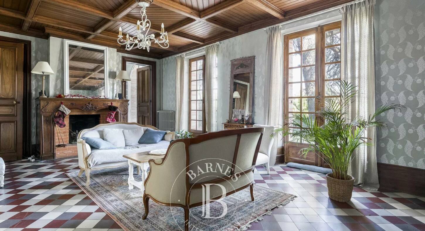 Show - BARNES Agency, luxury real estate in Toulouse