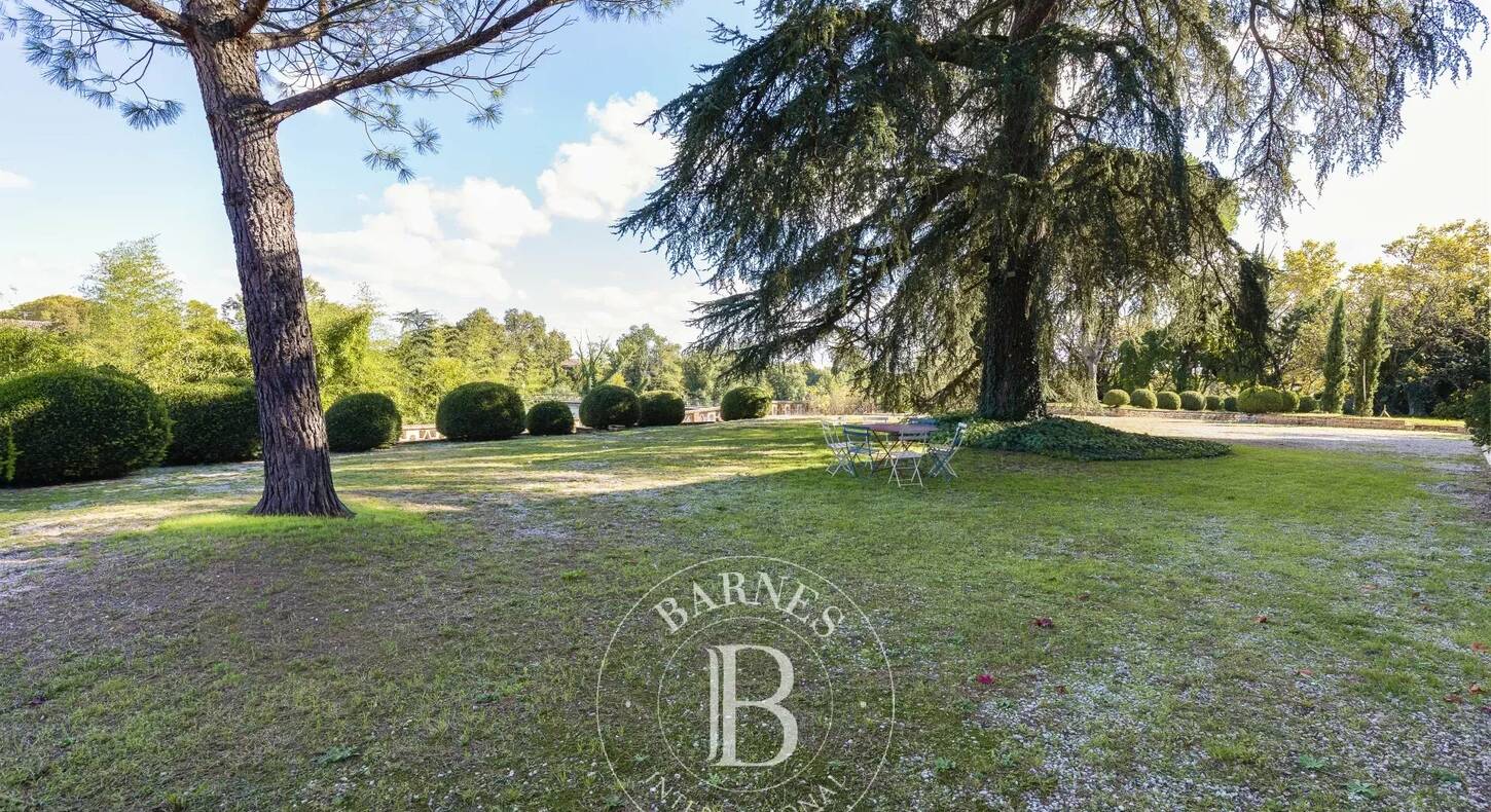 Show - BARNES Agency, luxury real estate in Toulouse