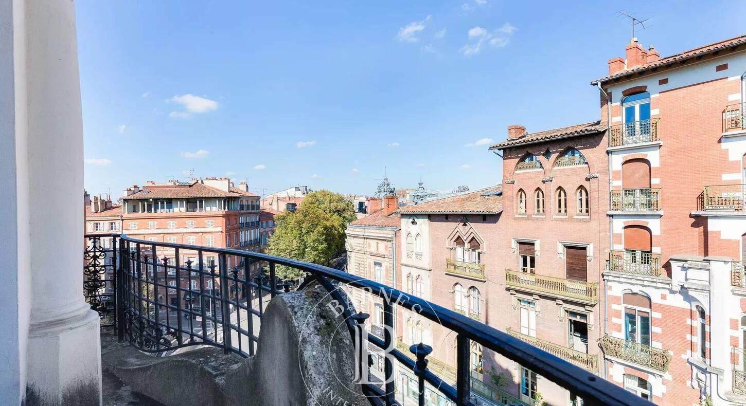 Show - BARNES Agency, luxury real estate in Toulouse