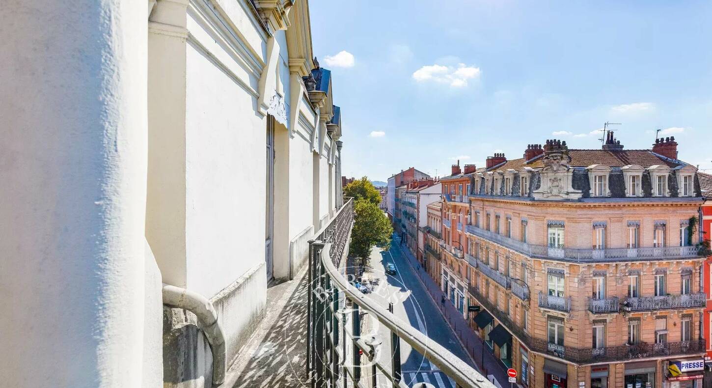 Show - BARNES Agency, luxury real estate in Toulouse