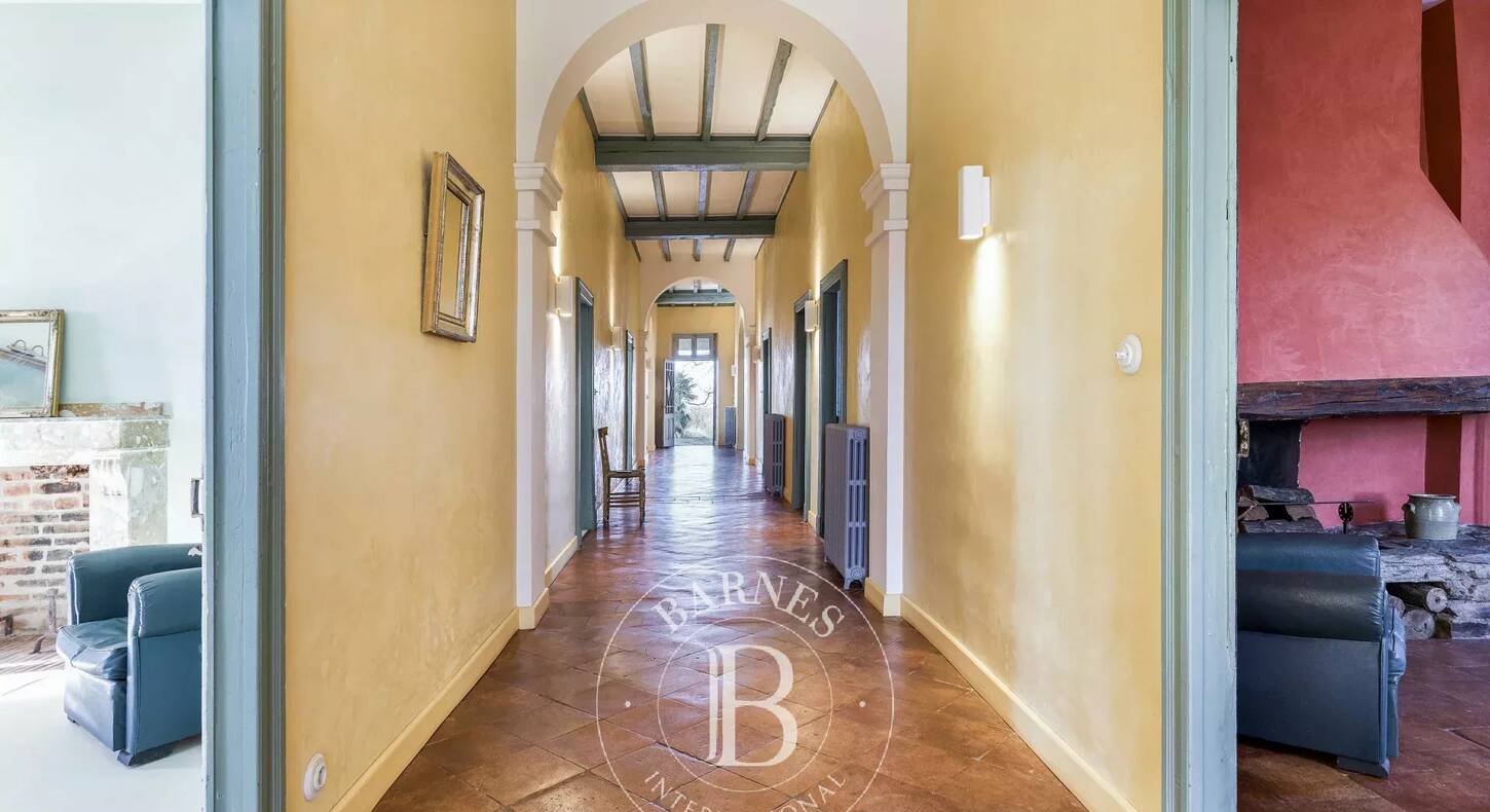 Show - BARNES Agency, luxury real estate in Toulouse