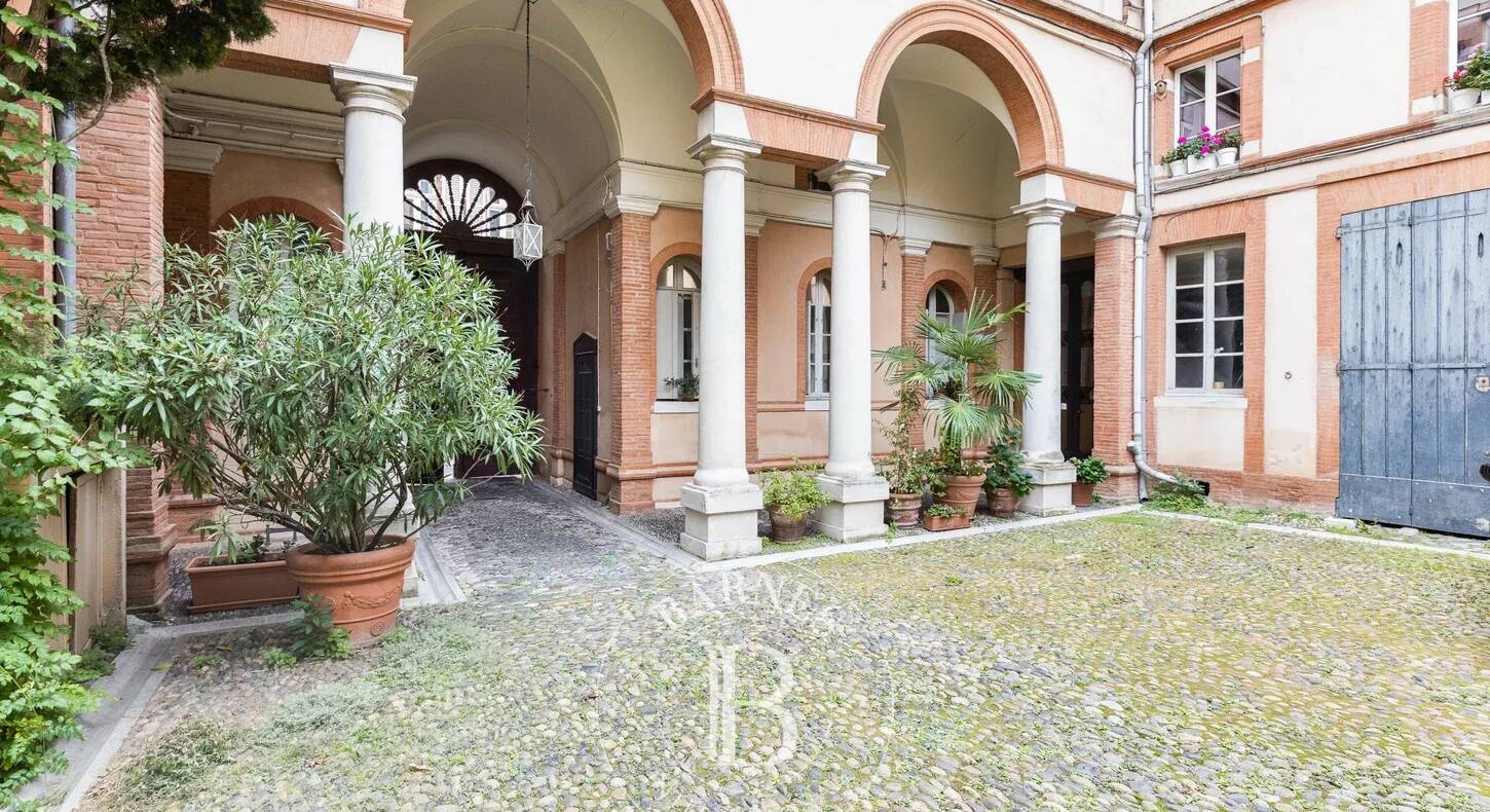 Show - BARNES Agency, luxury real estate in Toulouse