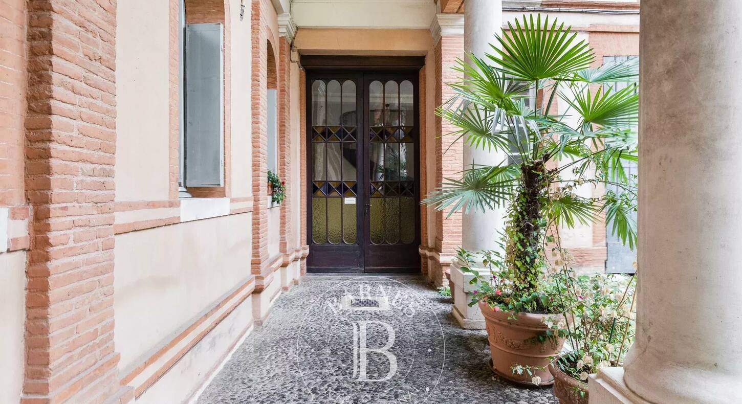 Show - BARNES Agency, luxury real estate in Toulouse