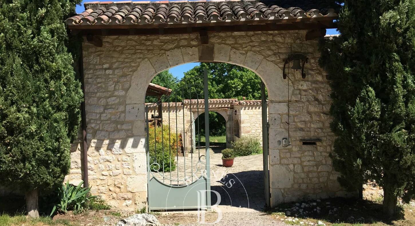 Show - BARNES Agency, luxury real estate in Toulouse