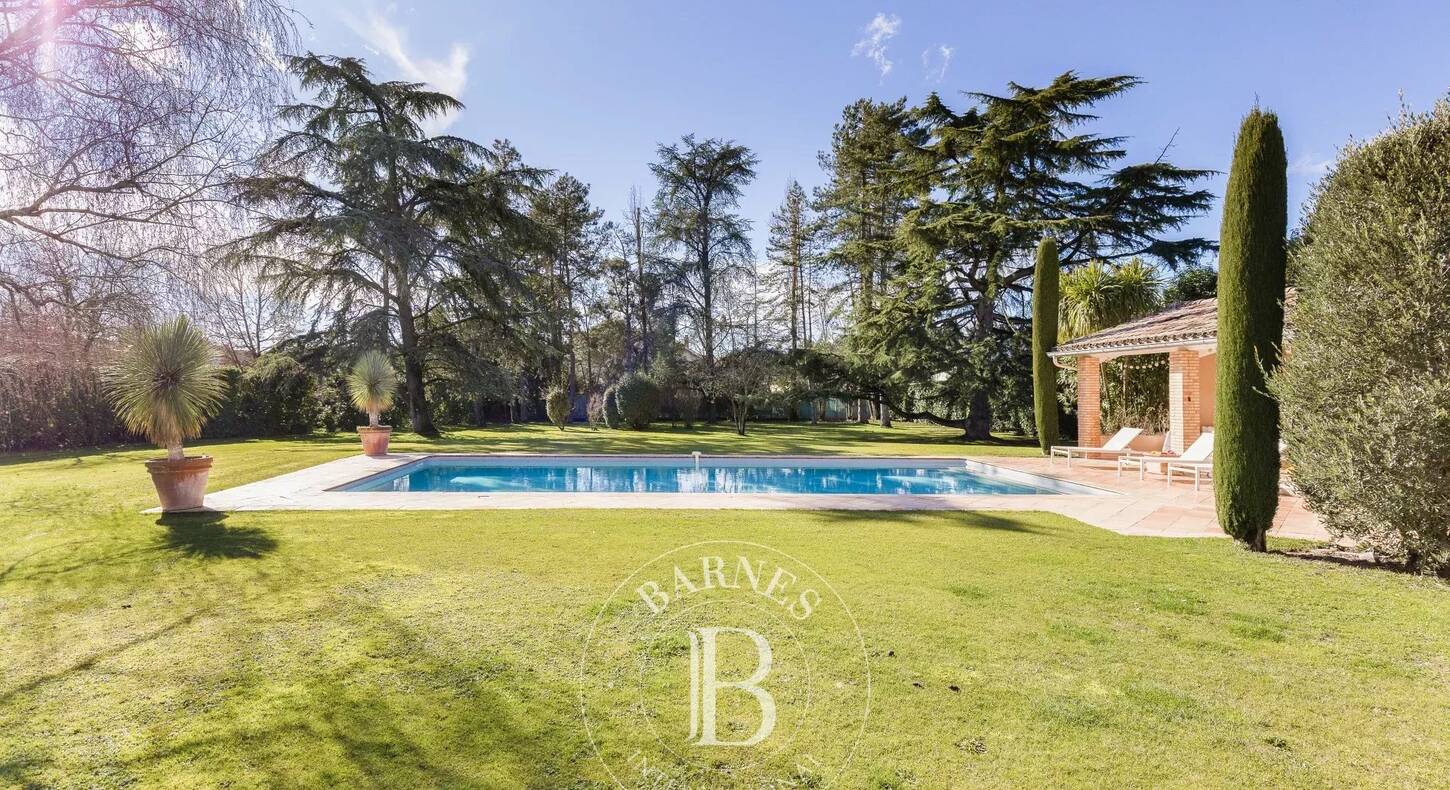Show - BARNES Agency, luxury real estate in Toulouse