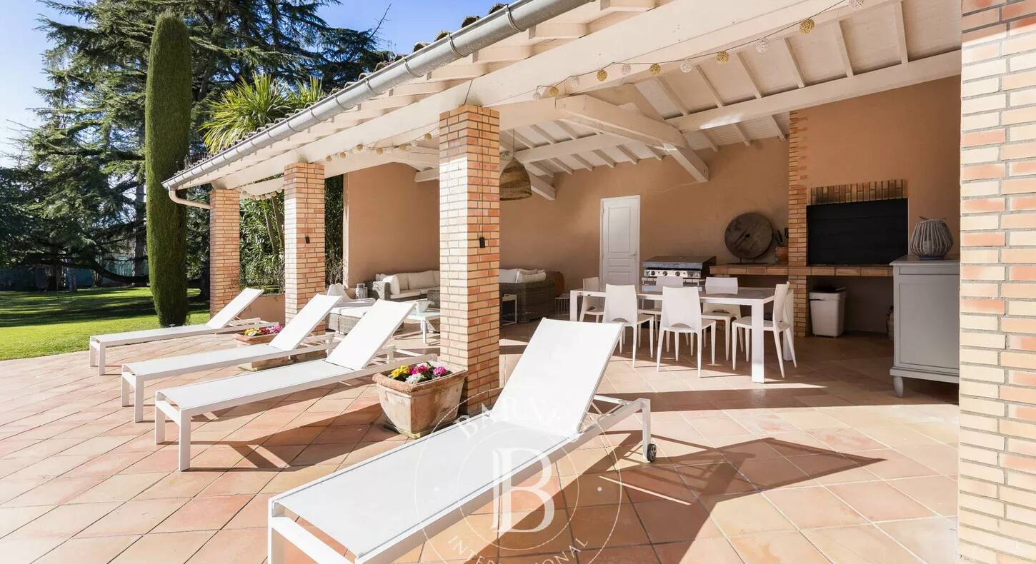 Show - BARNES Agency, luxury real estate in Toulouse