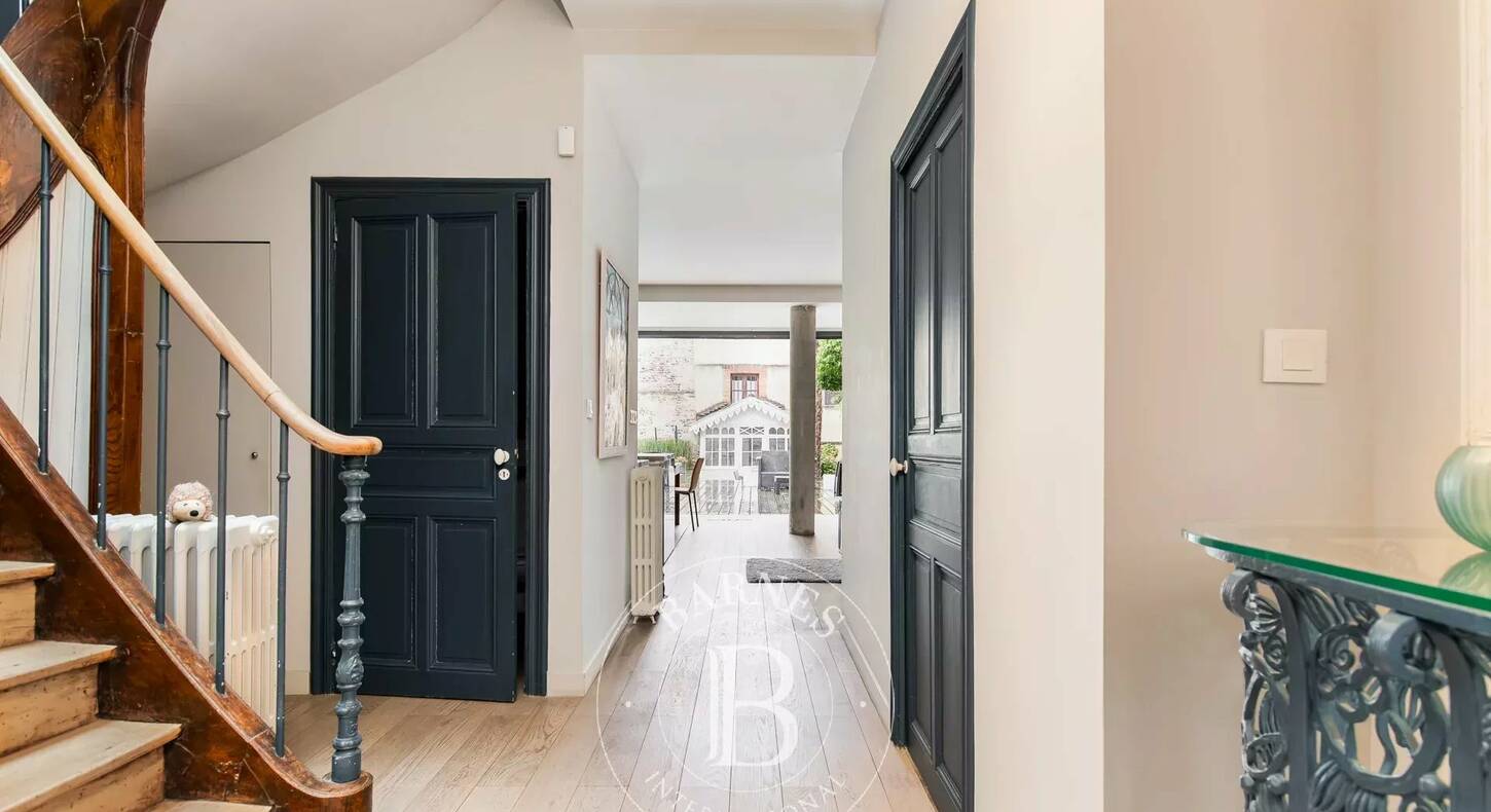 Show - BARNES Agency, luxury real estate in Toulouse