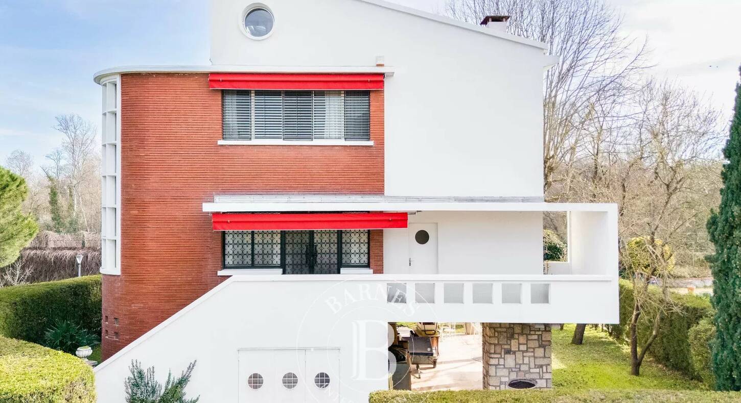 Show - BARNES Agency, luxury real estate in Toulouse