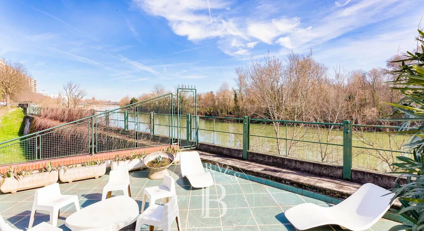 Show - BARNES Agency, luxury real estate in Toulouse