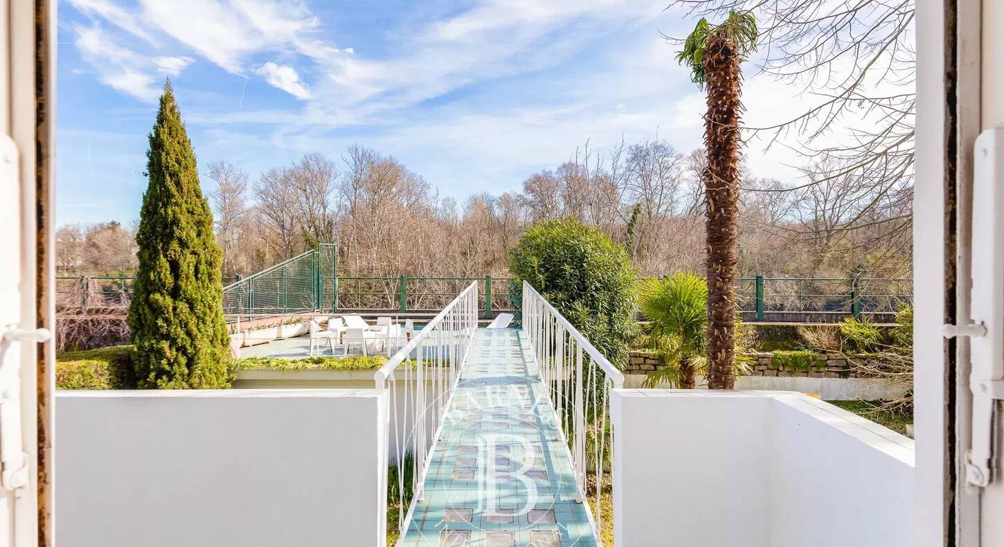 Show - BARNES Agency, luxury real estate in Toulouse