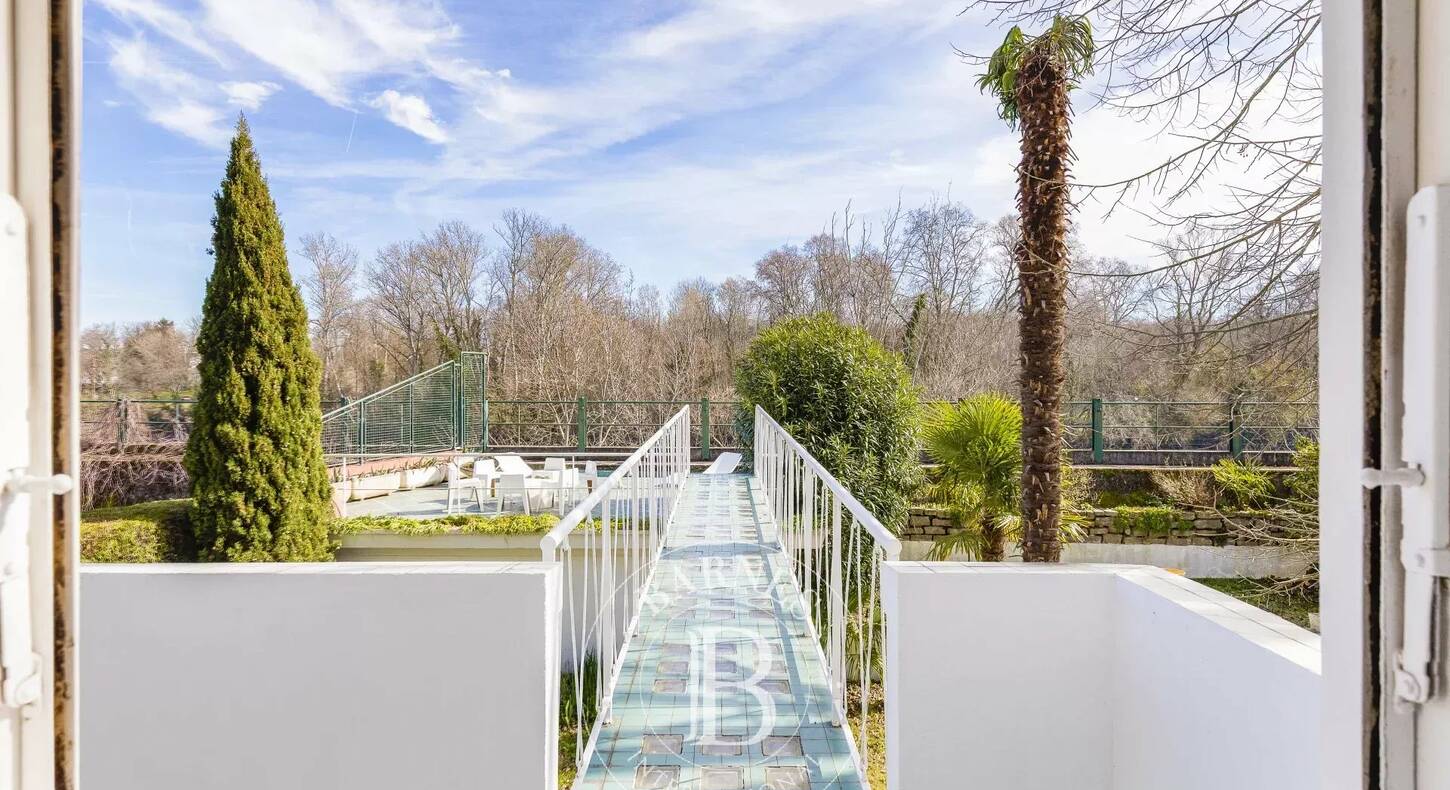 Show - BARNES Agency, luxury real estate in Toulouse