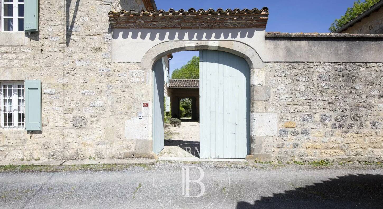 Show - BARNES Agency, luxury real estate in Toulouse
