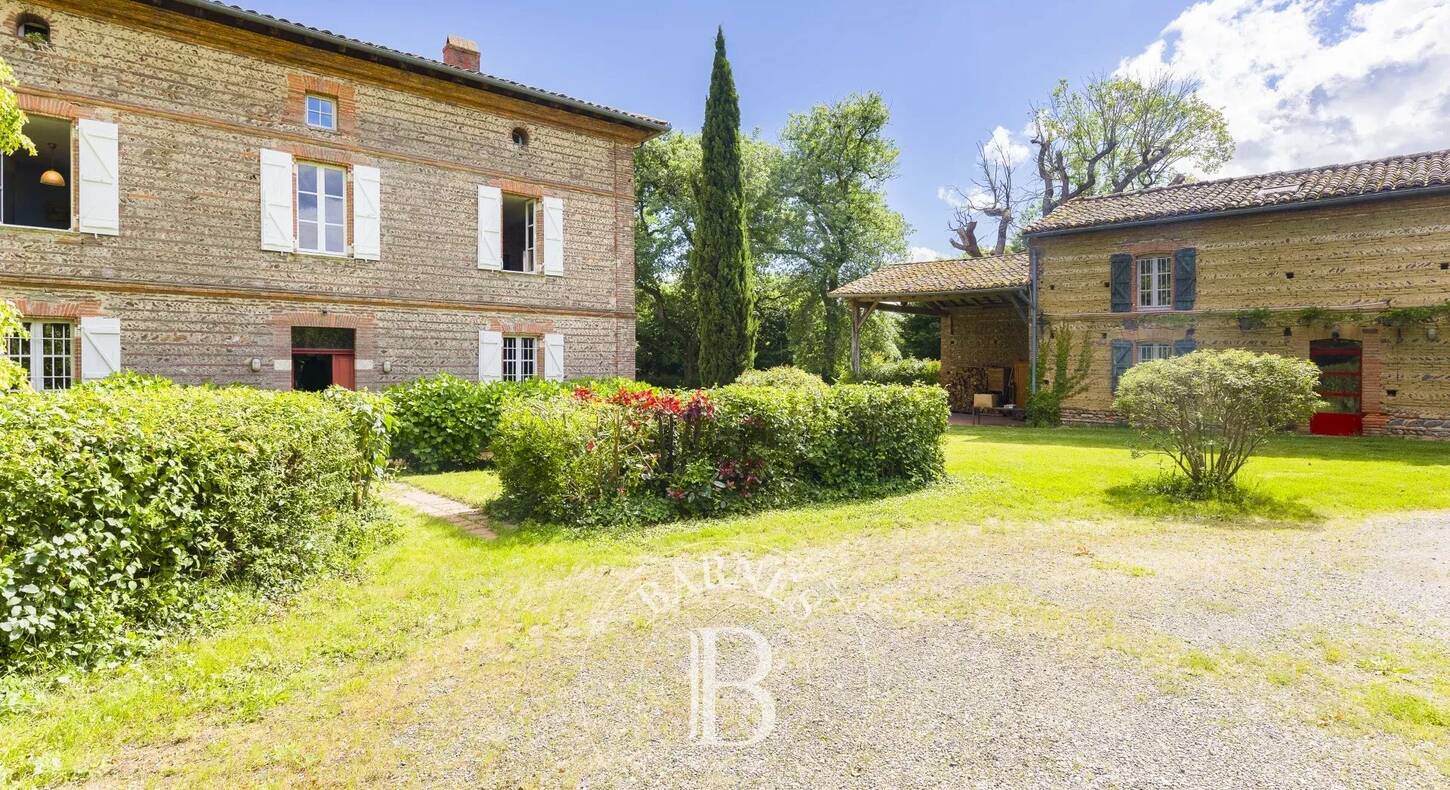 Show - BARNES Agency, luxury real estate in Toulouse