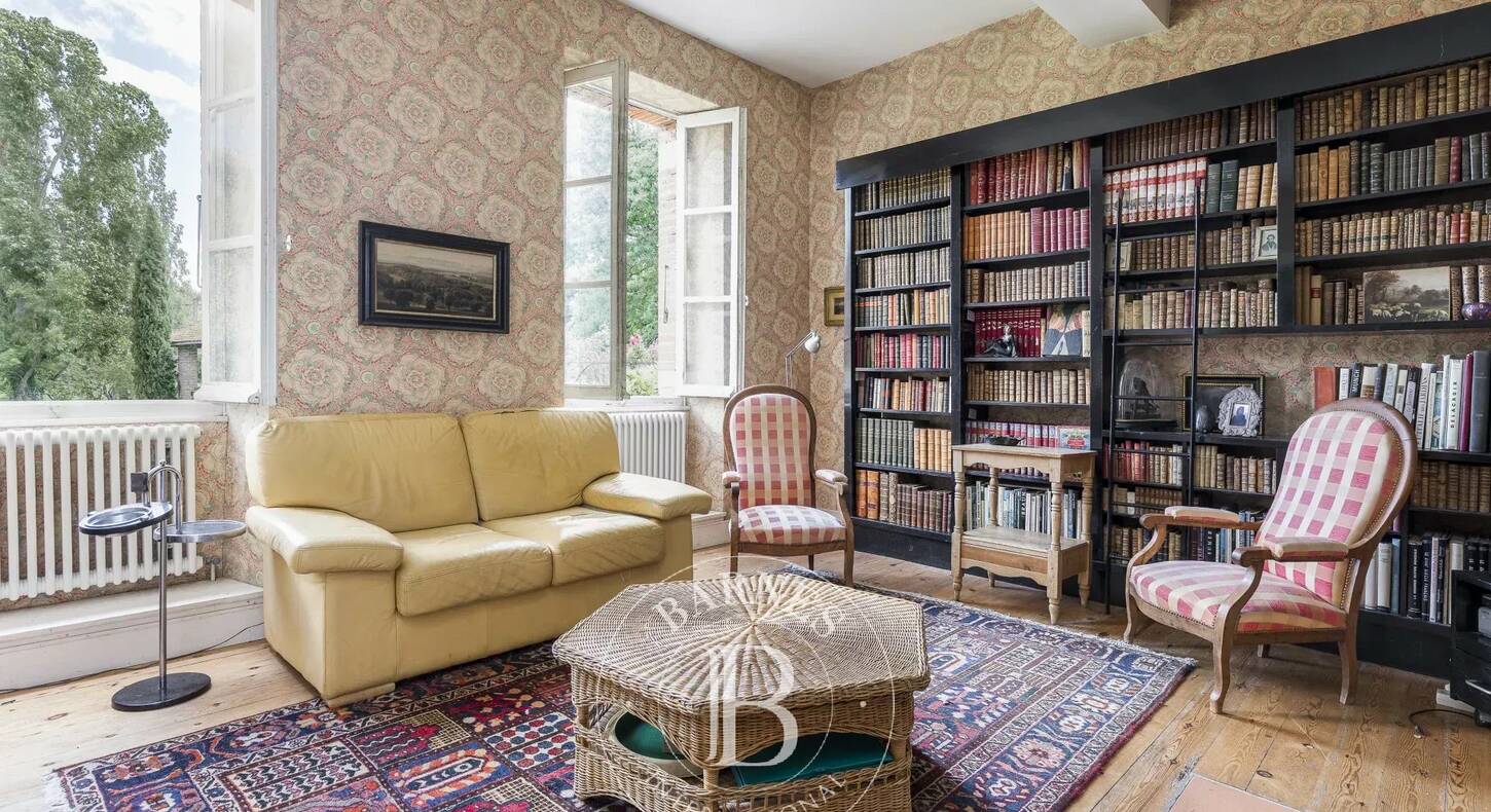 Show - BARNES Agency, luxury real estate in Toulouse